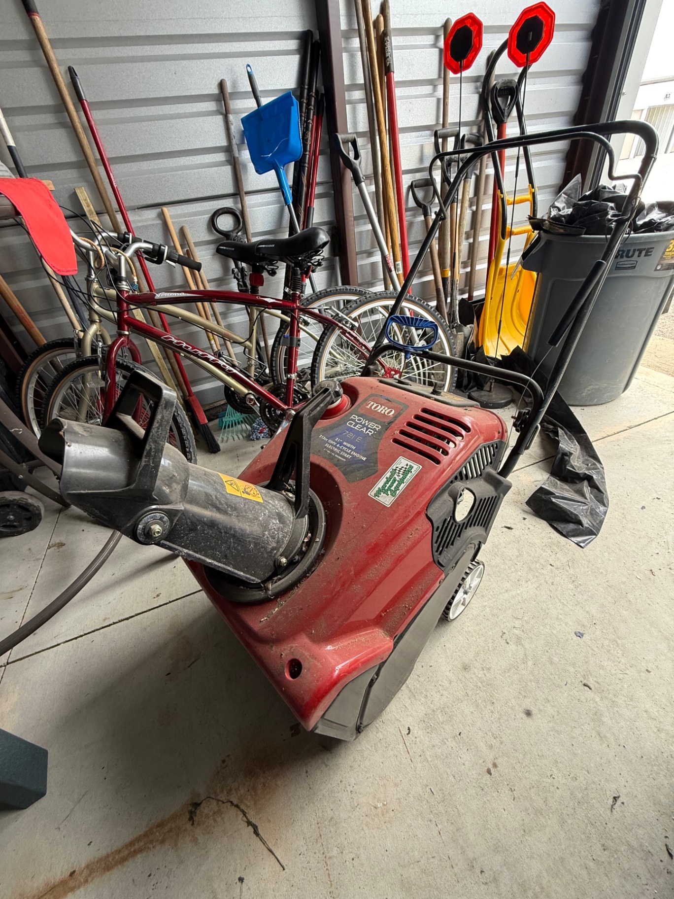 Toro Power Clear 721 E Single-Stage Snowblower